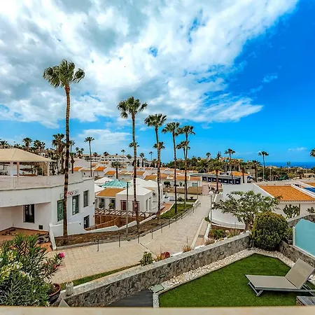 Luxury In Island Village. Apartament